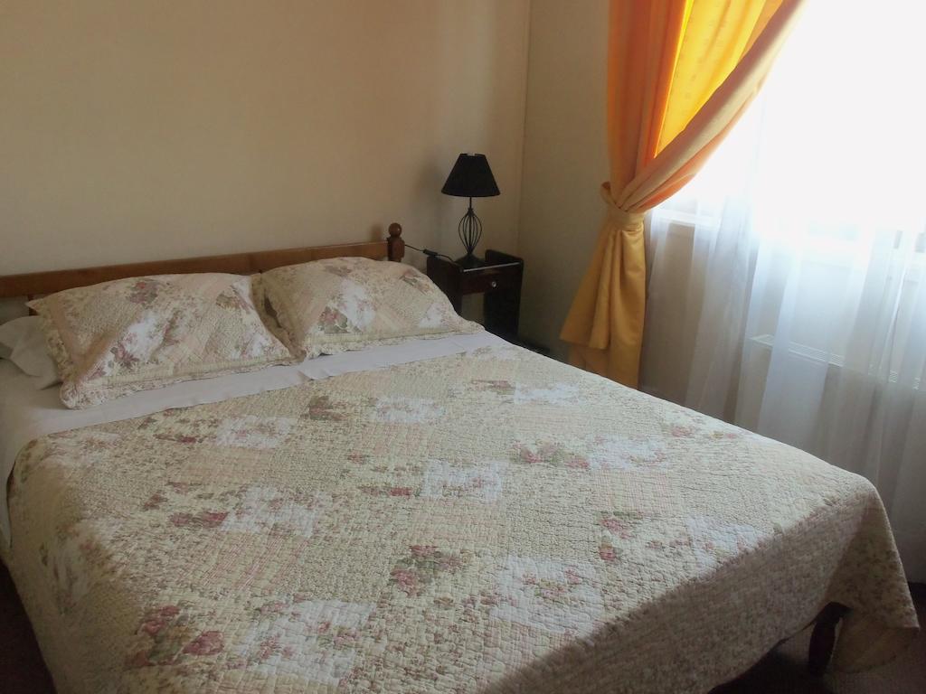 Hostal Joshiken Punta Arenas Eksteriør bilde